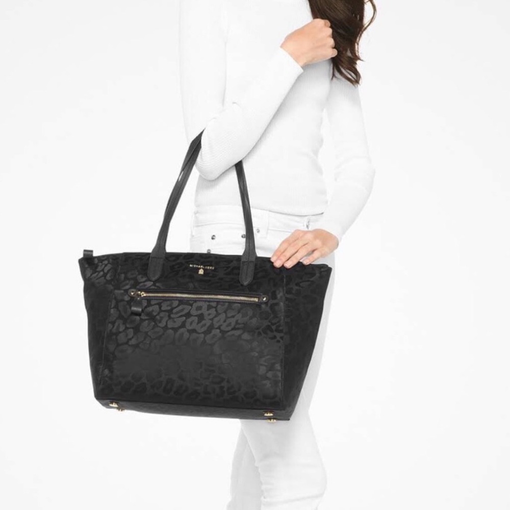 Michael Kors Kelsey Zip Top Large Tote